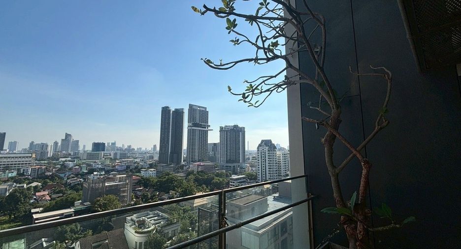 For rent 3 bedrooms condo in Sathon, Bangkok