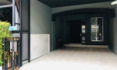 Reihenhaus zur Miete mit 3 Zimmer in Saphan Sung, Bangkok