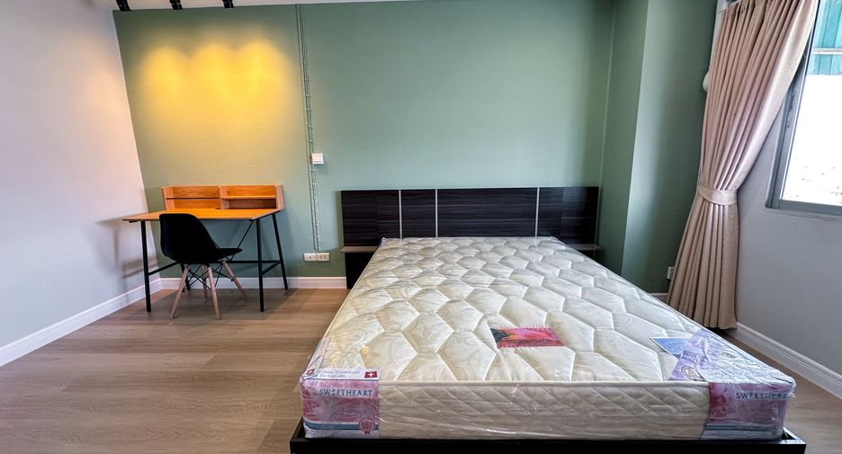 For rent 1 bed condo in Wang Thonglang, Bangkok