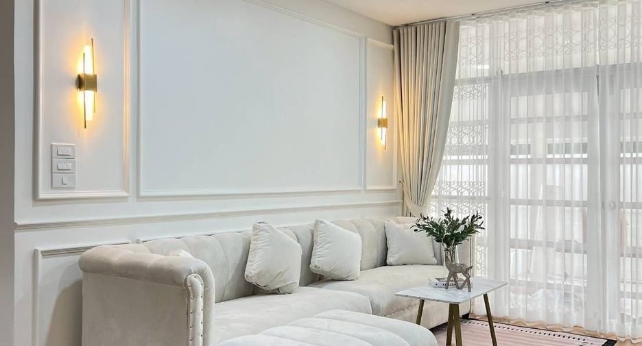 For rent 4 bedrooms house in Huai Khwang, Bangkok