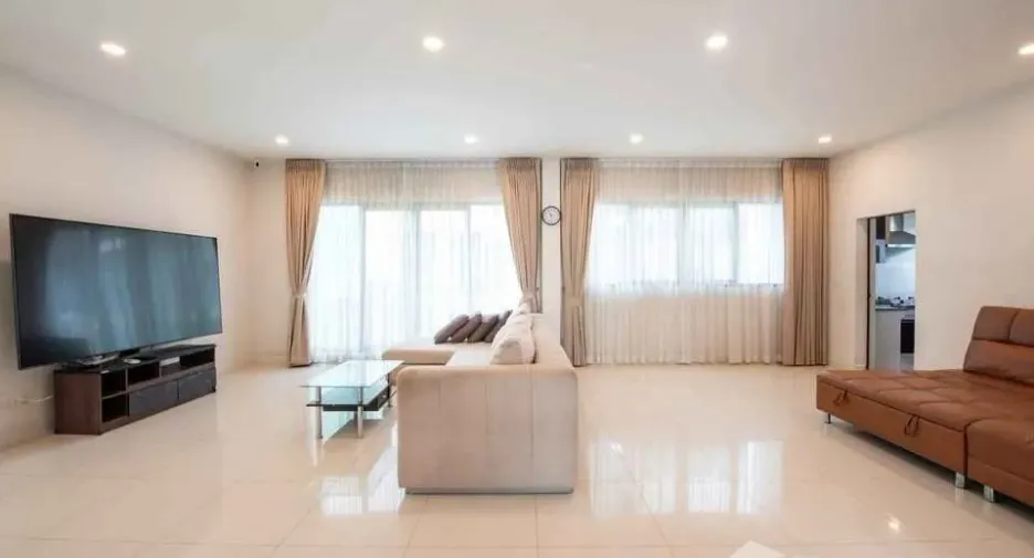 For rent 5 bedrooms house in Phasi Charoen, Bangkok