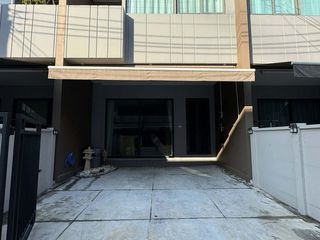 Reihenhaus zur Miete mit 3 Zimmer in Saphan Sung, Bangkok