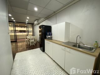 For rent 3 bedrooms condo in Huai Khwang, Bangkok