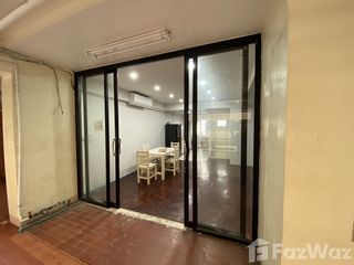 For rent 3 bedrooms condo in Huai Khwang, Bangkok