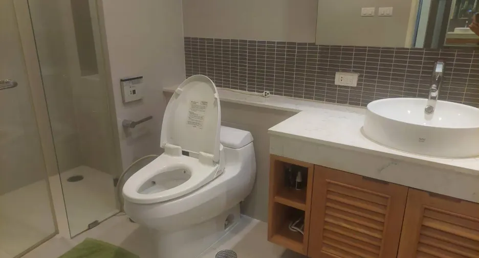 For rent 2 bedrooms condo in Watthana, Bangkok