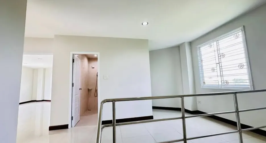 For rent 5 bedrooms office in Prawet, Bangkok
