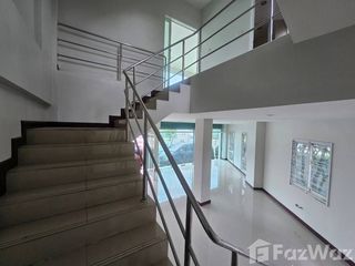 Oficina en alquiler de 5 habitaciones en Prawet, Bangkok