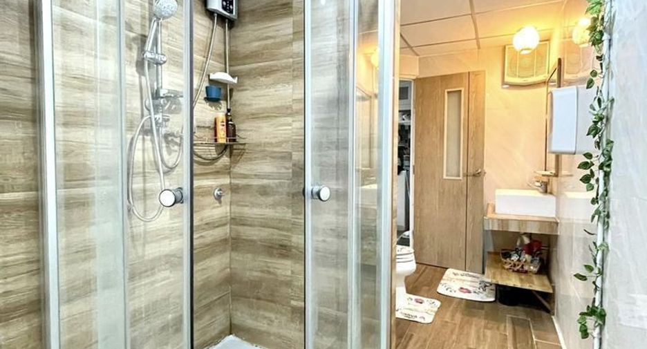 For rent 1 bed condo in Wang Thonglang, Bangkok