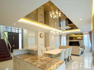For rent 4 bedrooms townhouse in Bang Bon, Bangkok