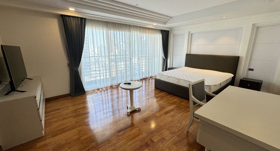For rent 4 bedrooms apartment in Khlong Toei, Bangkok
