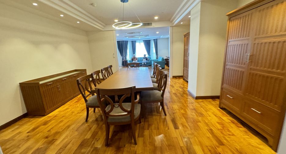 For rent 4 bedrooms apartment in Khlong Toei, Bangkok