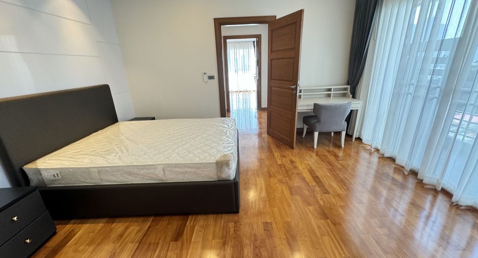 For rent 4 bedrooms apartment in Khlong Toei, Bangkok