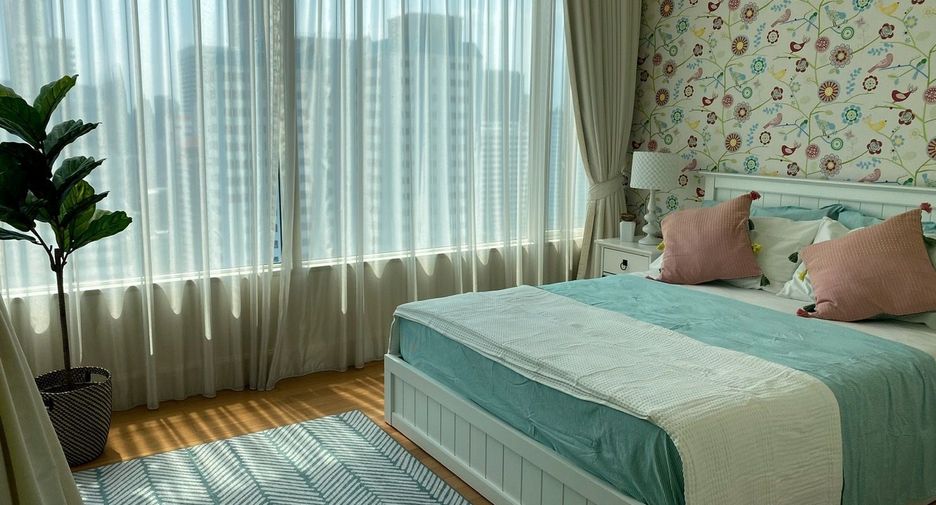 For rent 3 bedrooms condo in Watthana, Bangkok