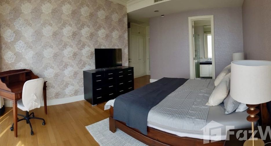 For rent 3 bedrooms condo in Watthana, Bangkok