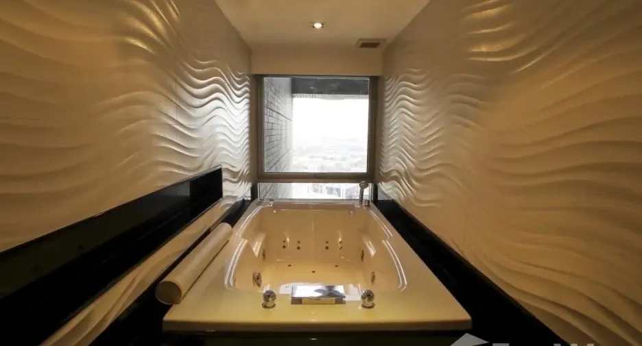 For rent 5 bedrooms condo in Pathum Wan, Bangkok