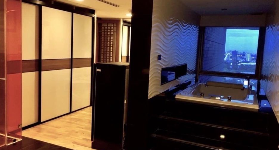 For rent 5 bedrooms condo in Pathum Wan, Bangkok