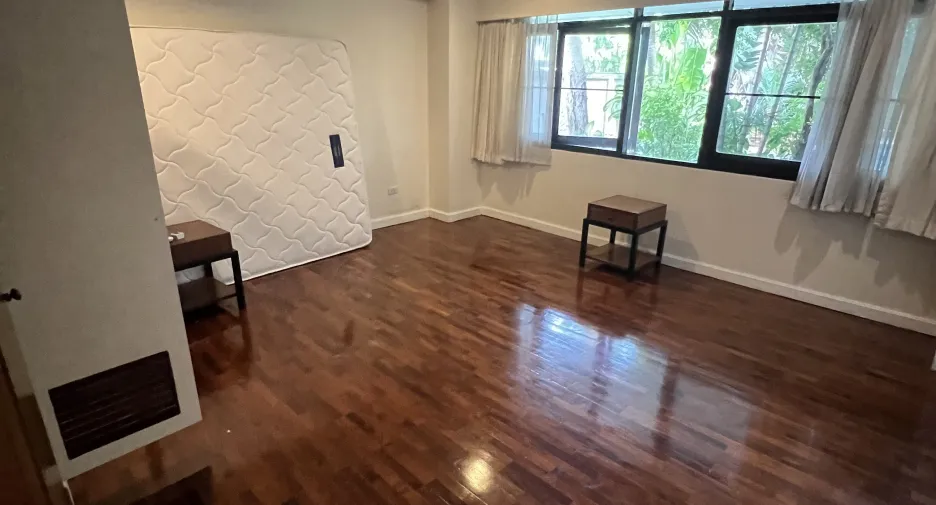 For rent 2 bedrooms apartment in Khlong Toei, Bangkok