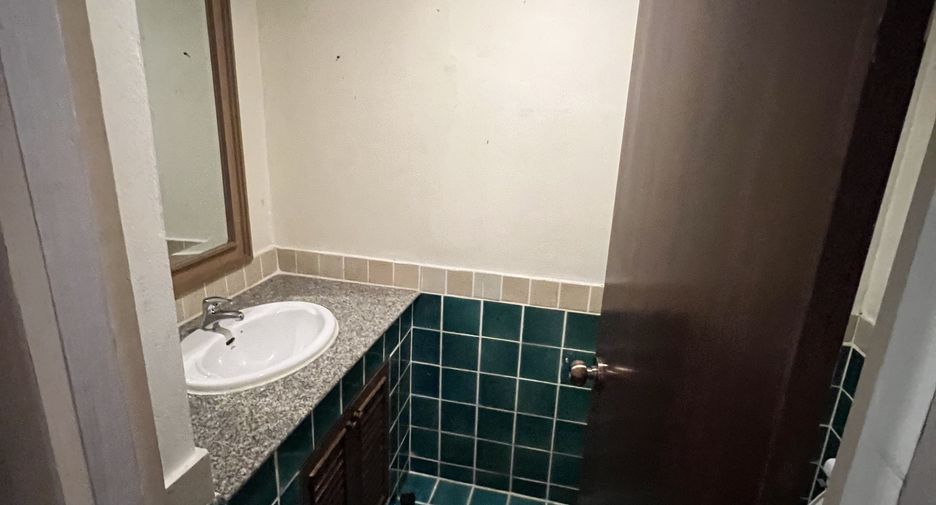 For rent 2 bedrooms apartment in Khlong Toei, Bangkok