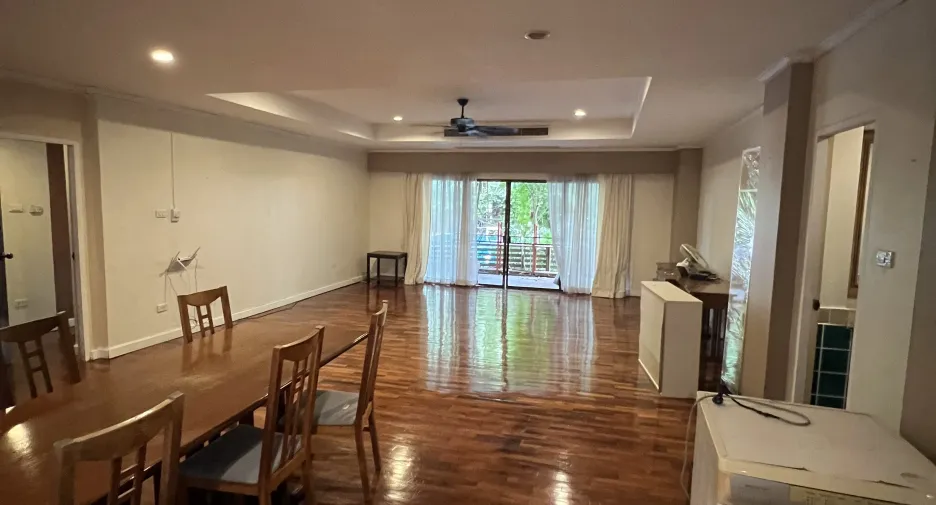 For rent 2 bedrooms apartment in Khlong Toei, Bangkok