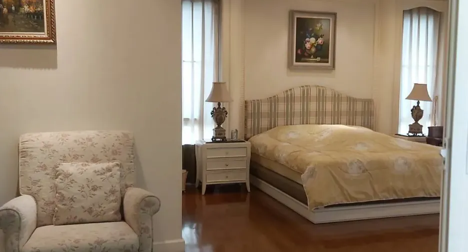 For rent 4 bedrooms townhouse in Bang Kho Laem, Bangkok