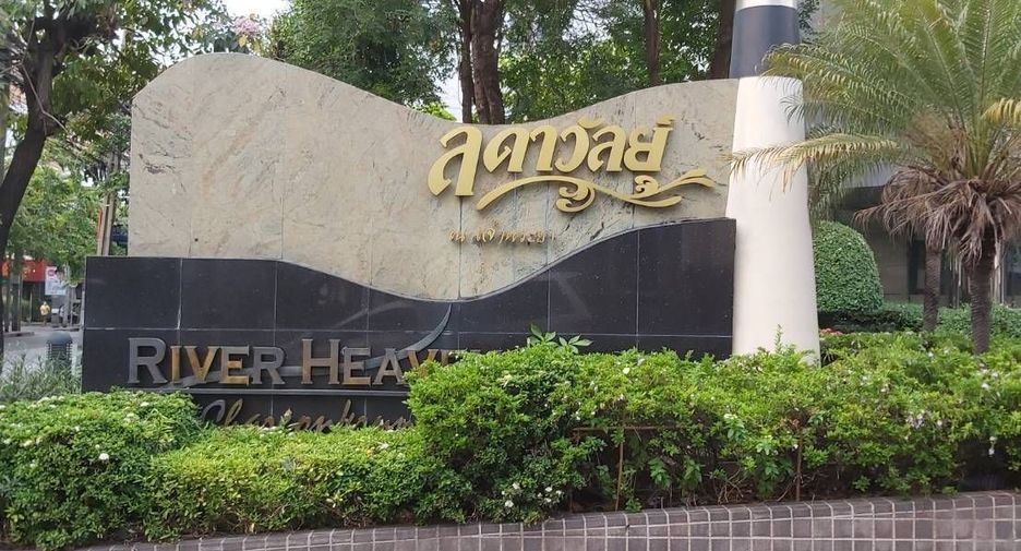 For rent 4 bedrooms townhouse in Bang Kho Laem, Bangkok