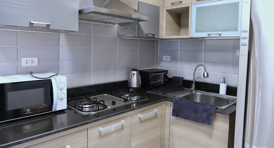 For rent 3 bedrooms townhouse in Phra Khanong, Bangkok