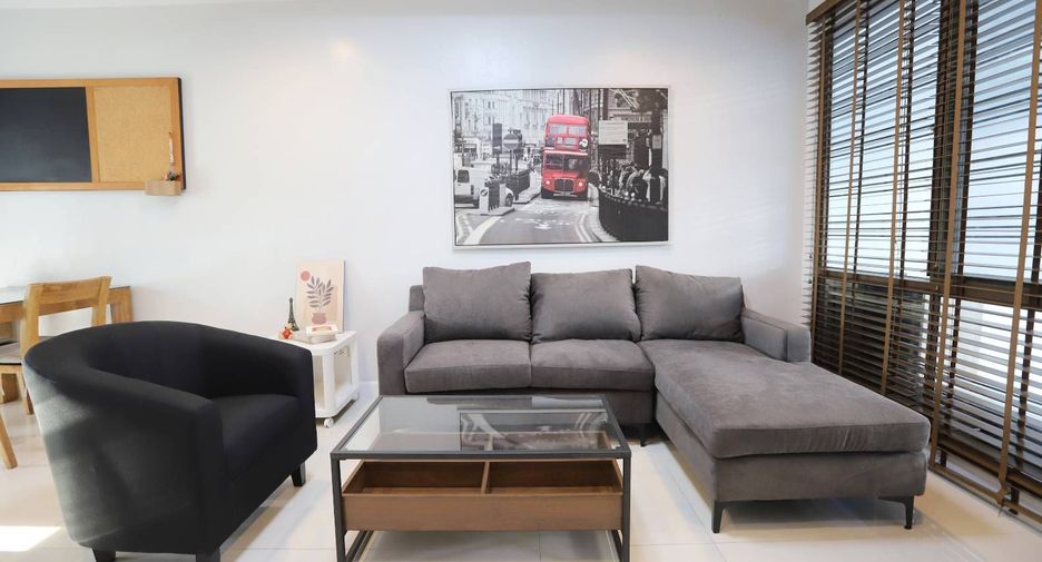 For rent 3 bedrooms townhouse in Phra Khanong, Bangkok