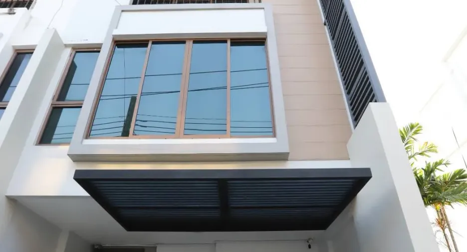 For rent 3 bedrooms townhouse in Phra Khanong, Bangkok