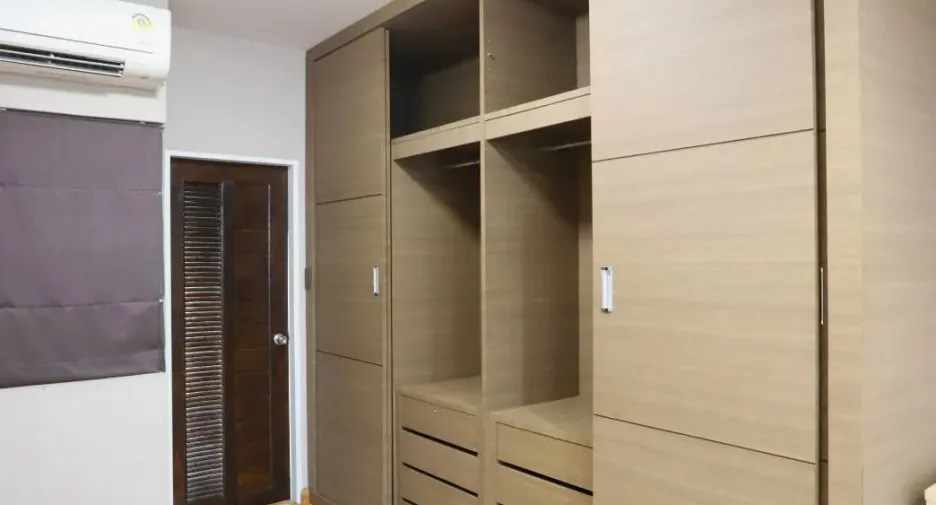 For rent 3 bedrooms townhouse in Phra Khanong, Bangkok