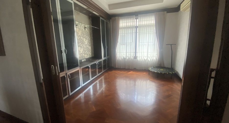 For rent 5 bedrooms house in Suan Luang, Bangkok
