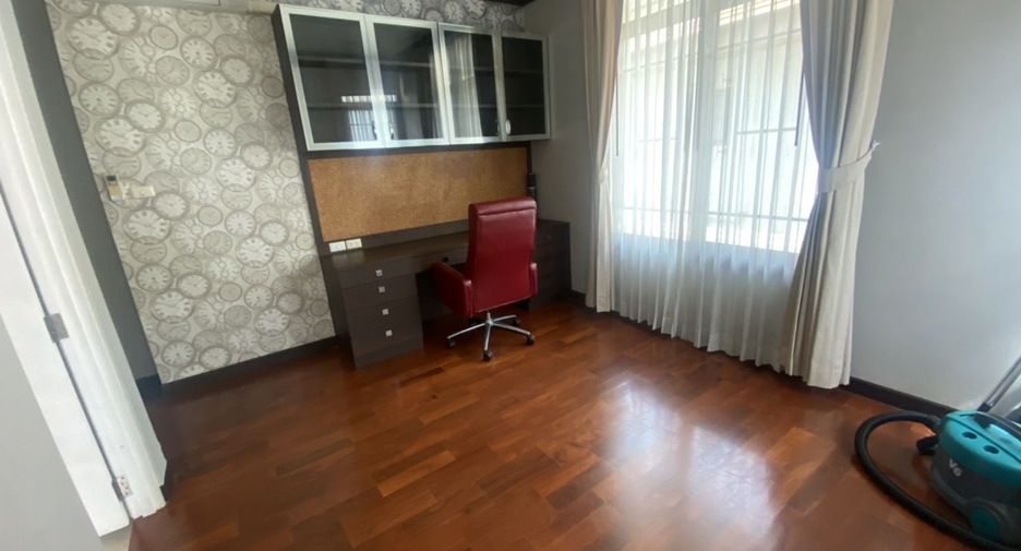 For rent 5 bedrooms house in Suan Luang, Bangkok