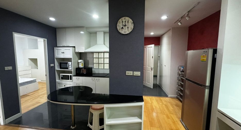 For rent 2 bedrooms condo in Khlong Toei, Bangkok