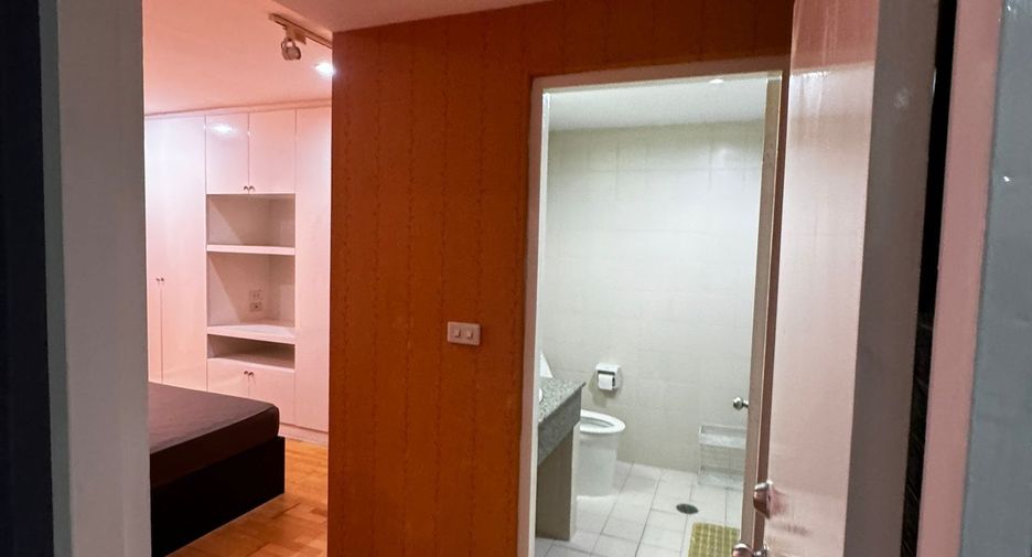 For rent 2 bedrooms condo in Khlong Toei, Bangkok