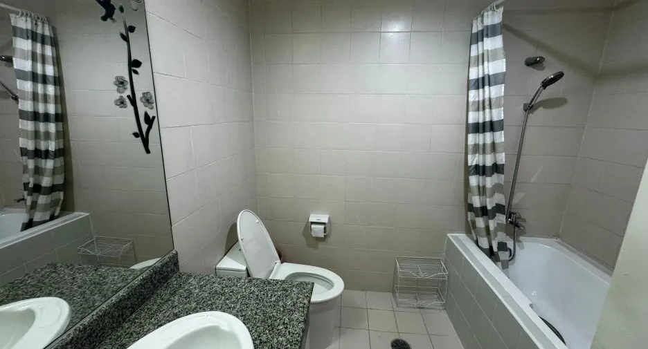 For rent 2 bedrooms condo in Khlong Toei, Bangkok