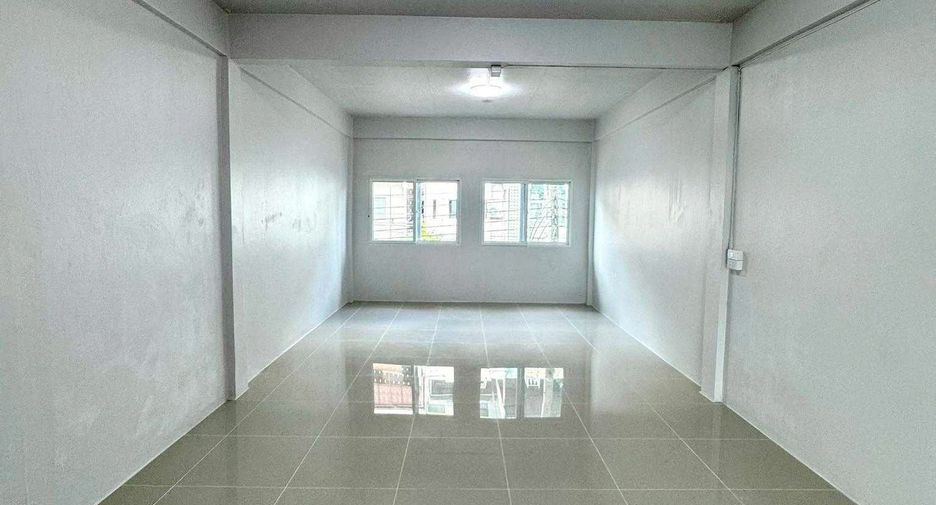 For rent 2 bedrooms retail Space in Huai Khwang, Bangkok