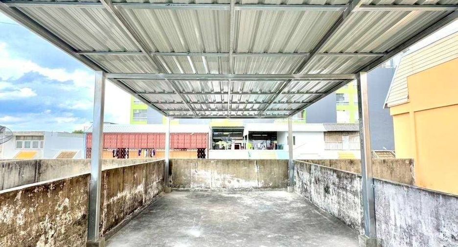 For rent 2 bedrooms retail Space in Huai Khwang, Bangkok