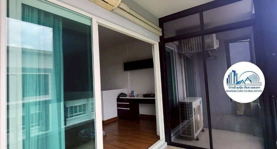 À louer 3 chambres maison de ville à Bang Khen, Bangkok