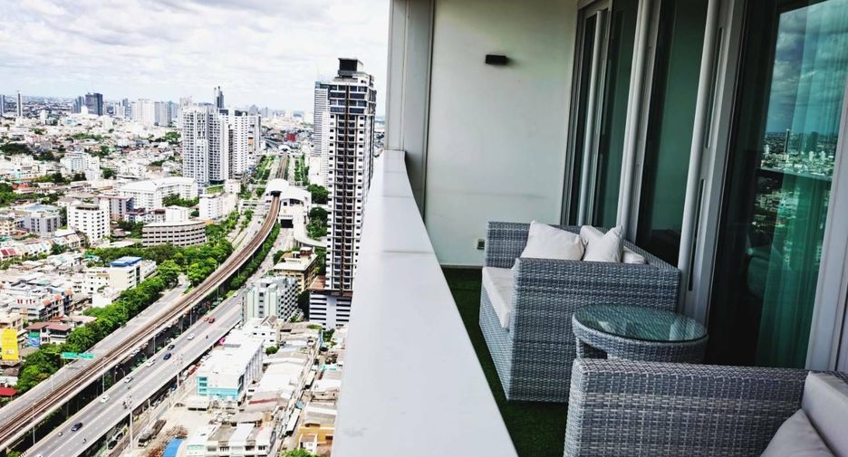 For rent 2 bedrooms condo in Sathon, Bangkok