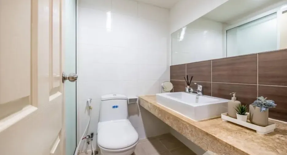 Wohnung zur Miete mit Studio in Watthana, Bangkok