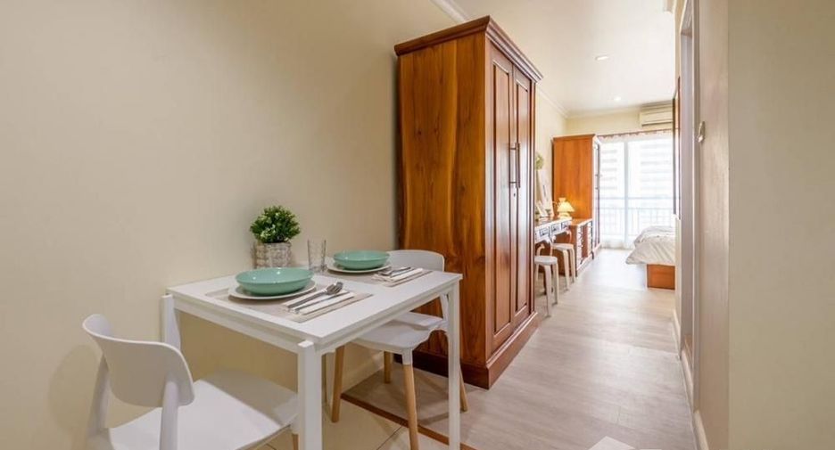 Wohnung zur Miete mit Studio in Watthana, Bangkok