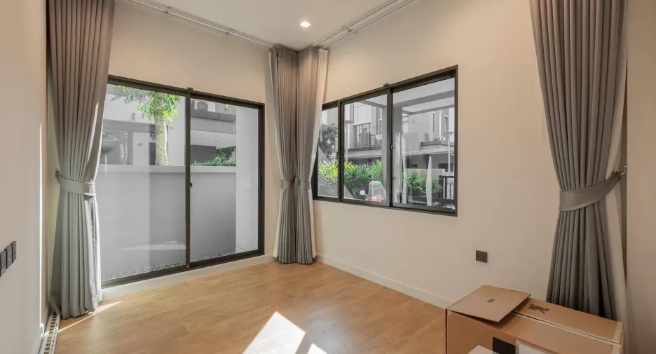Casa adosada en alquiler de 4 habitaciones en Phra Khanong, Bangkok