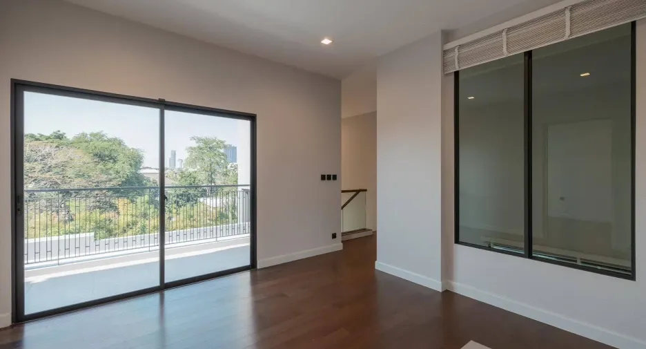 Casa adosada en alquiler de 4 habitaciones en Phra Khanong, Bangkok