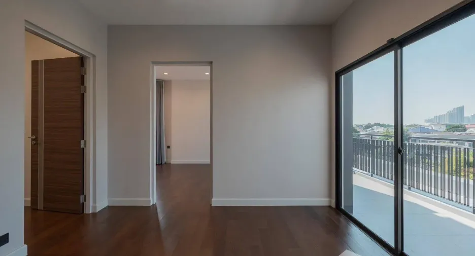 Casa adosada en alquiler de 4 habitaciones en Phra Khanong, Bangkok