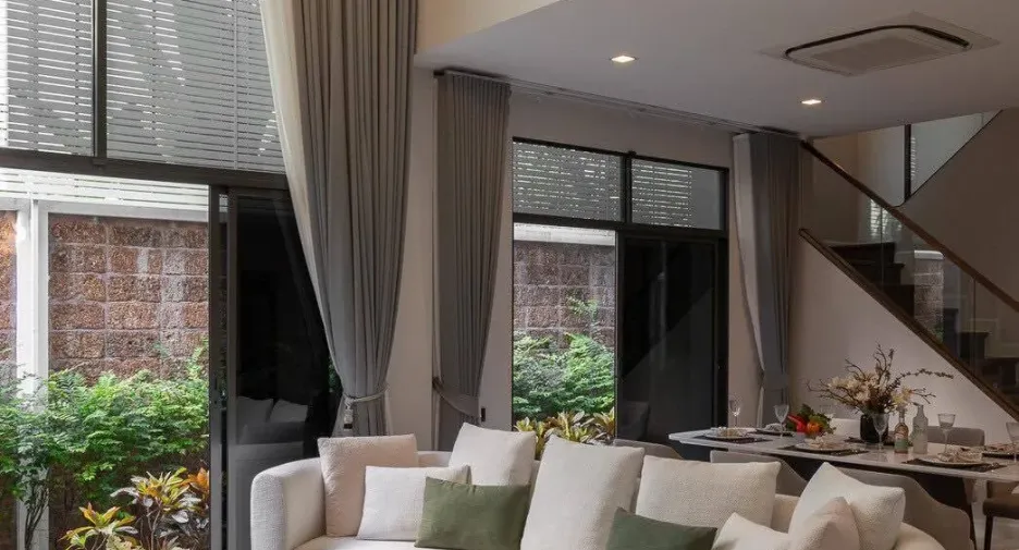 Casa adosada en alquiler de 4 habitaciones en Phra Khanong, Bangkok