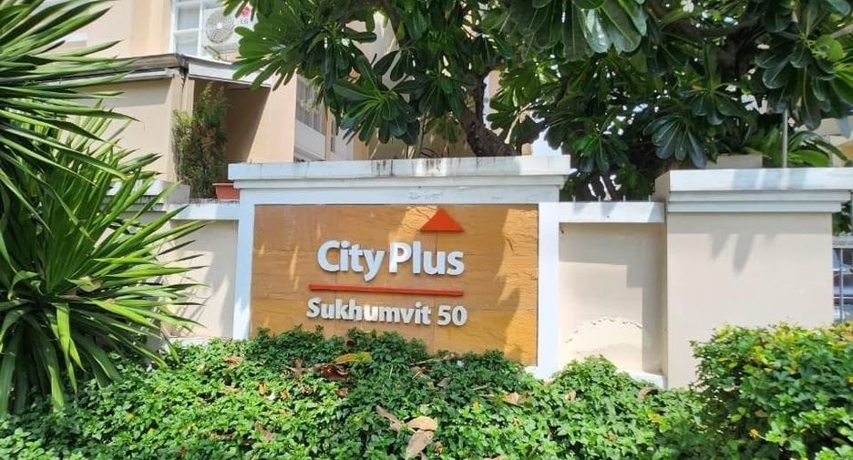 For rent 3 ベッドルーム townhouse in Phra Khanong, Bangkok