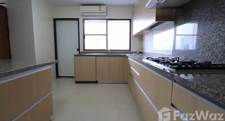 For rent 3 bedrooms apartment in Khlong Toei, Bangkok
