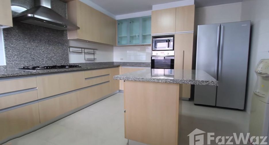 For rent 3 bedrooms apartment in Khlong Toei, Bangkok