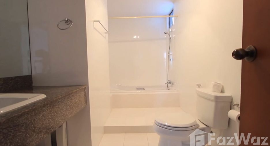 For rent 3 bedrooms apartment in Khlong Toei, Bangkok