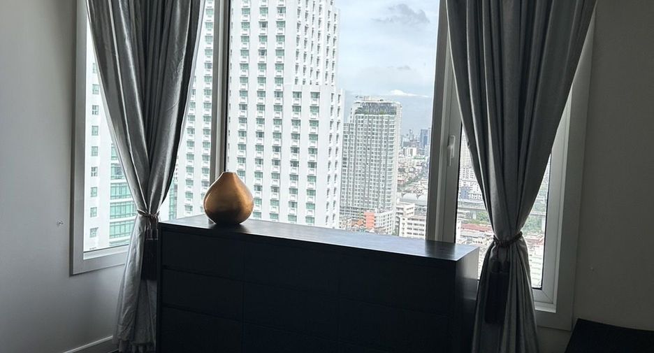 For rent 2 bedrooms condo in Pathum Wan, Bangkok