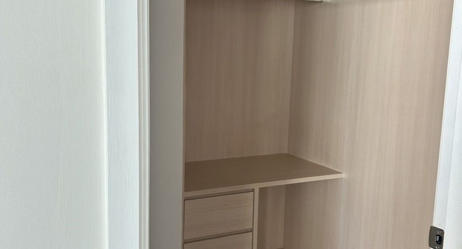 For rent 2 bedrooms condo in Pathum Wan, Bangkok